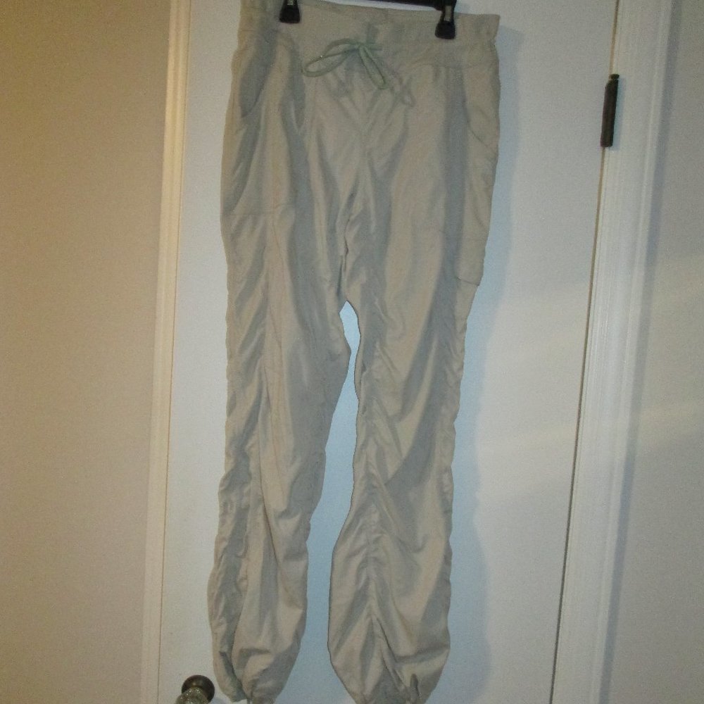The North Face 95% Nylon 5% Spandex Beige Tan Elastic Waist Drawstring Pants ~ M